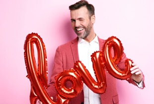 Ystävänpäivälahjaideat miehelle – intohimoa iltaan!